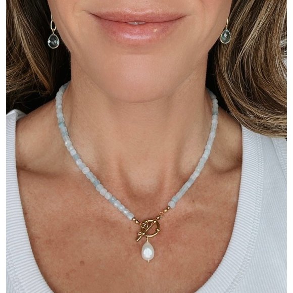 Aquamarine Gemstone Necklace with gold toggle clasp and removeable baroque pearl - Picture 9 of 14